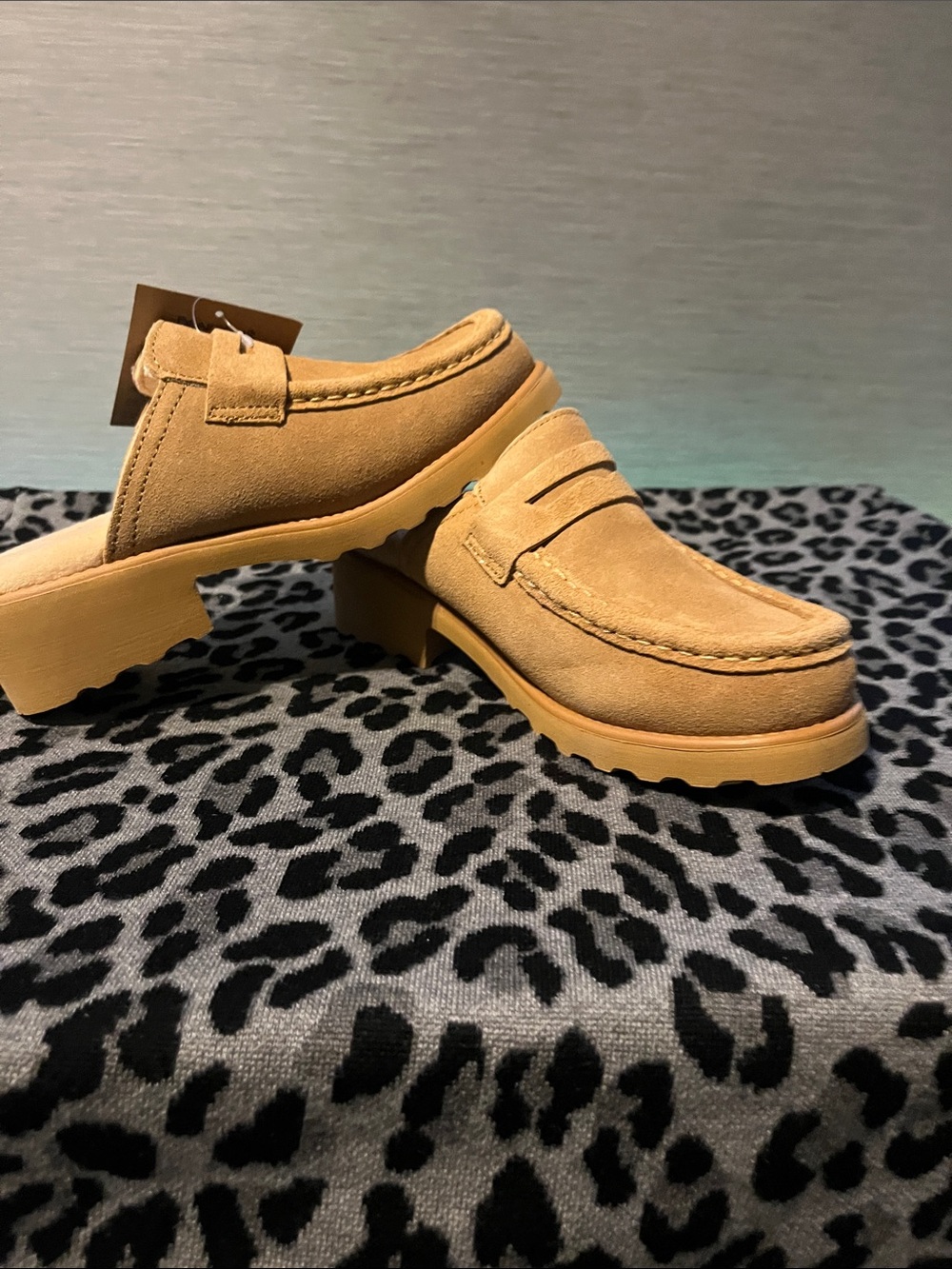 Woman Bearpaw Suede Penny Loafers in Tan size 7 these are cool